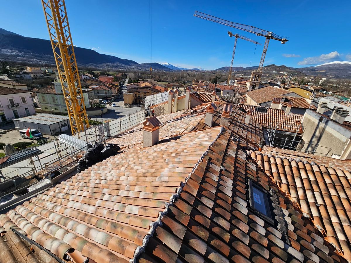 Panoramica delle coperture ricostruite sul borgo di Monticchio